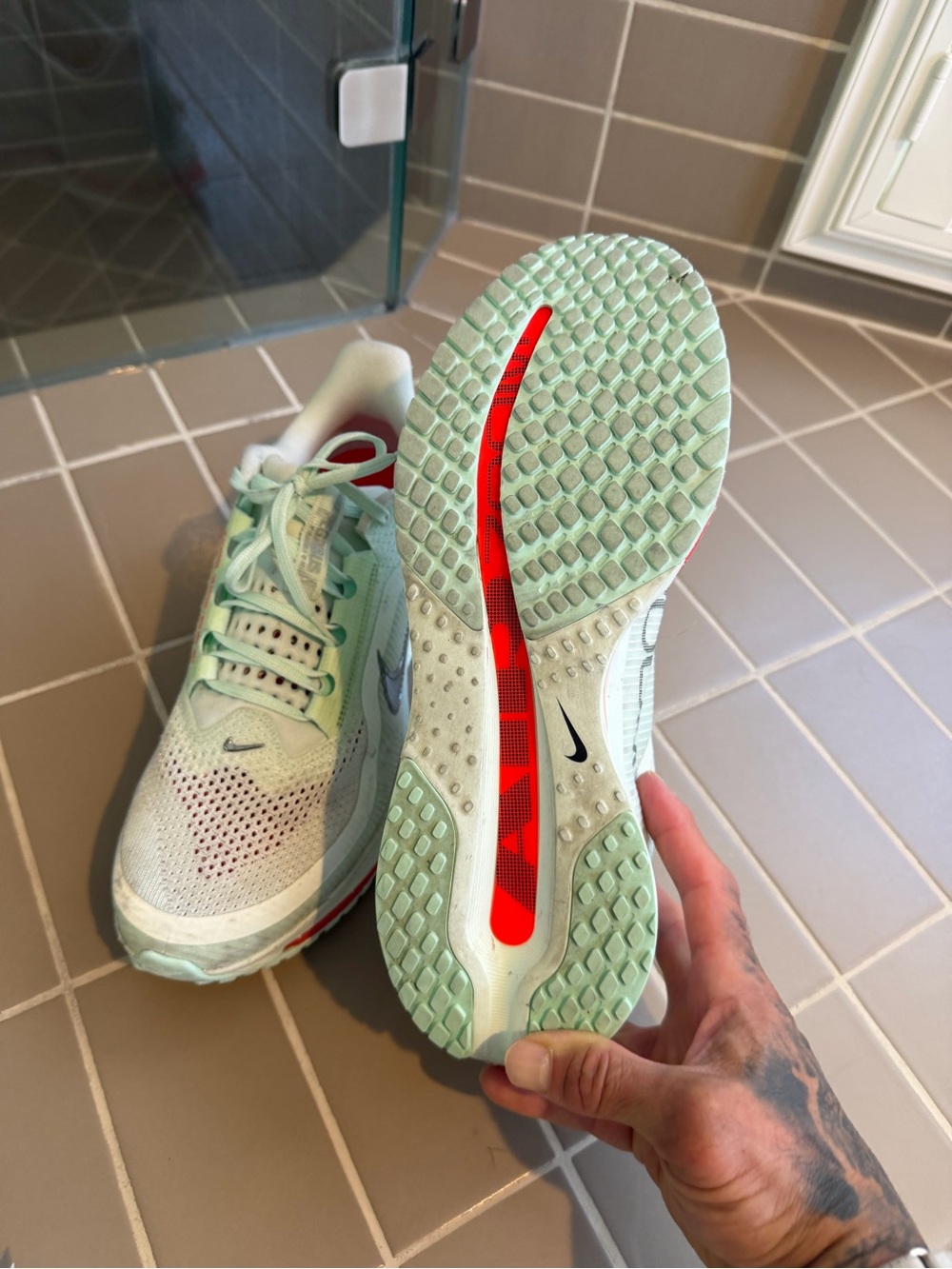 Nike Mint Green and White Men's Athletic Running Shoes - Picture 5 of 6